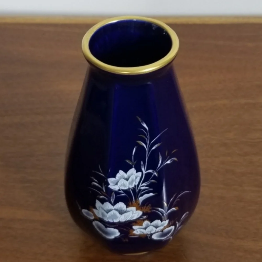 Bleu de Four Limoges Hand Painted Small Faceted Gold Rimmed Porcelain Vase - Picture 6 of 8